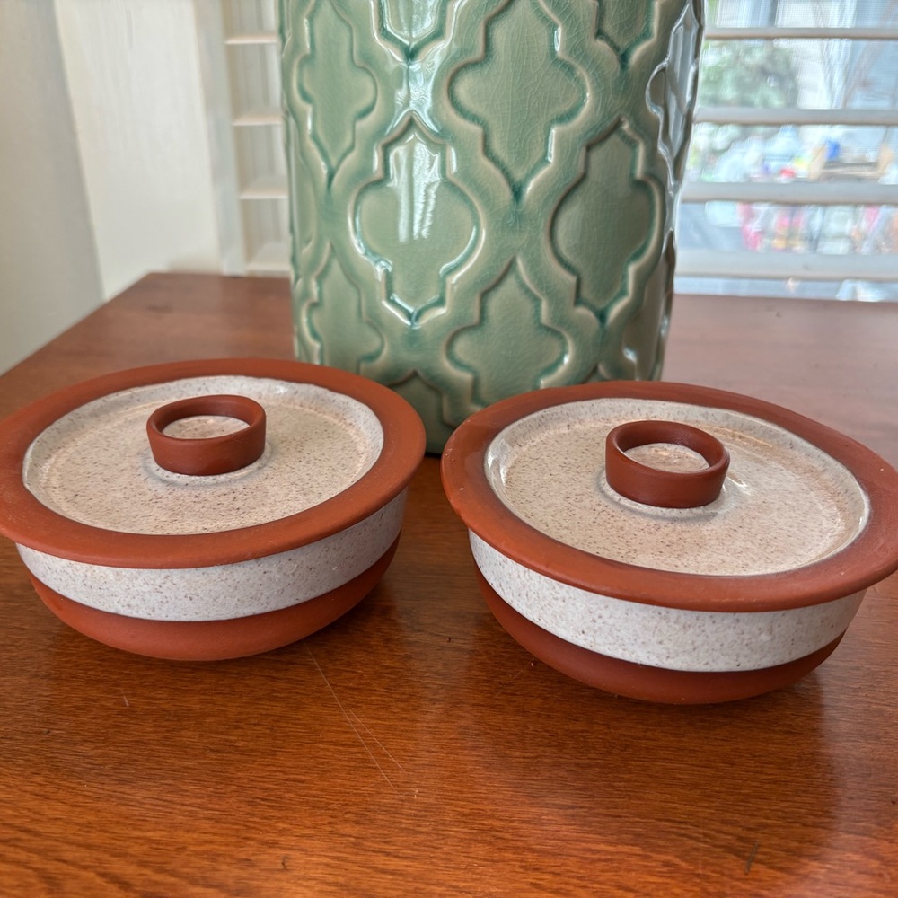 (2) Vintage Beatrice Albert Bowls with lids.